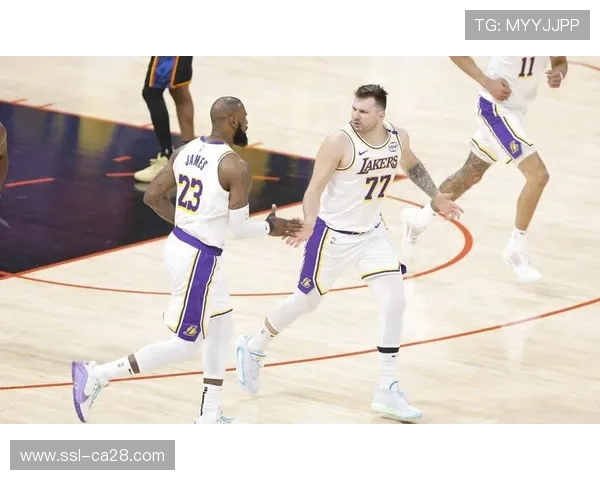 湖人队与东契奇和詹姆斯的结合助力斯玛特发挥不占球权优势