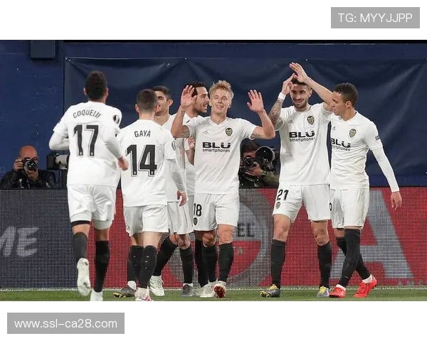 巴伦西亚与马洛卡中场冲突，裁判出示三黄牌平息局势